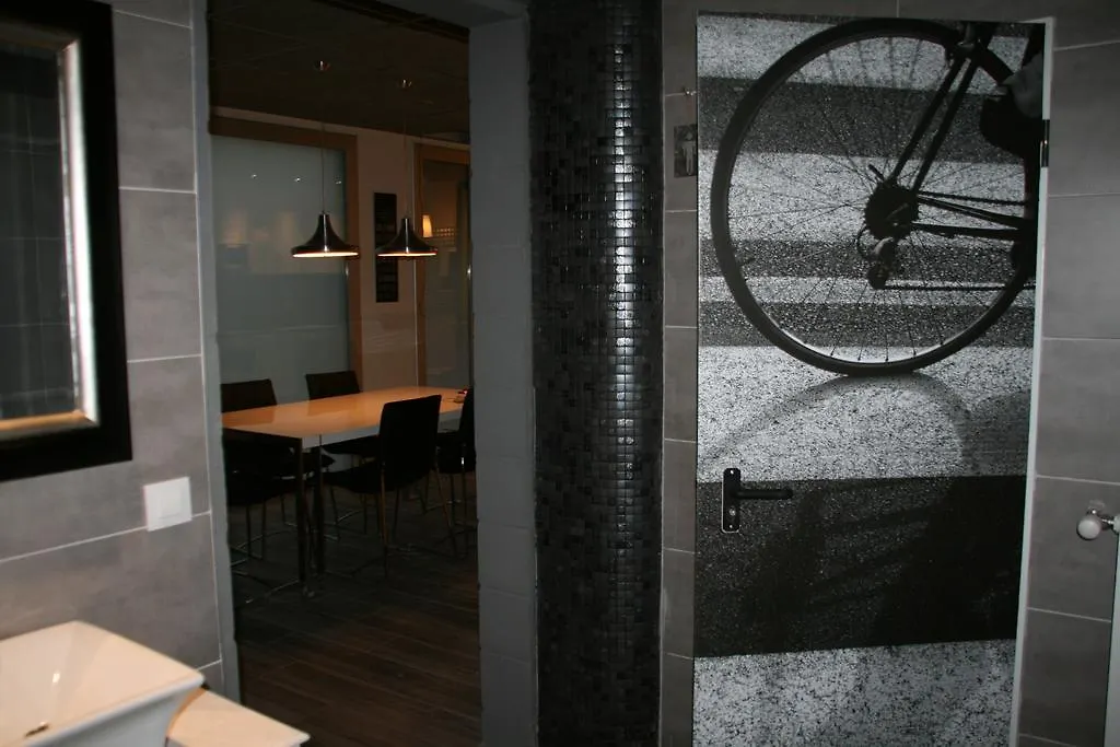 Alberg L'Ast Banyoles Hostel